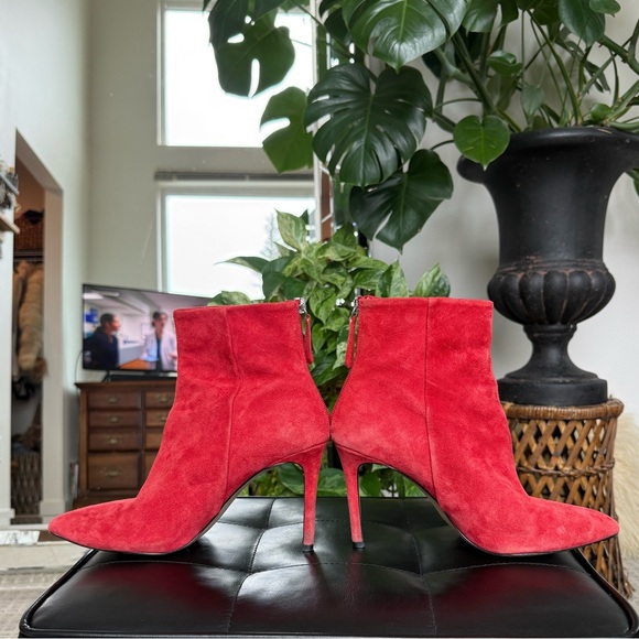 Steve Madden Red Suede Stiletto Ankle Boots - Picture 4 of 11